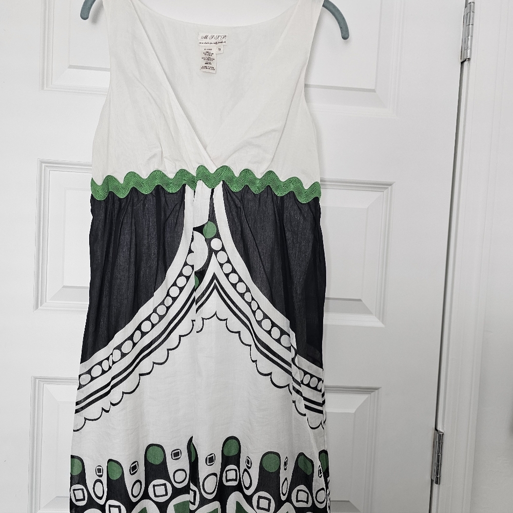 Elegant Black and Green Patterned Midi Dress